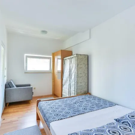 Lejlighed Two-bedroom In Povljana
