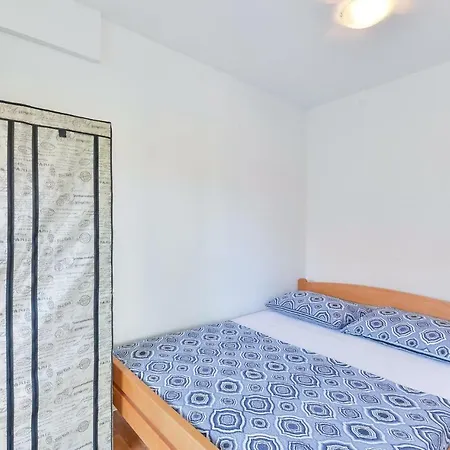 Lejlighed Two-bedroom In Povljana